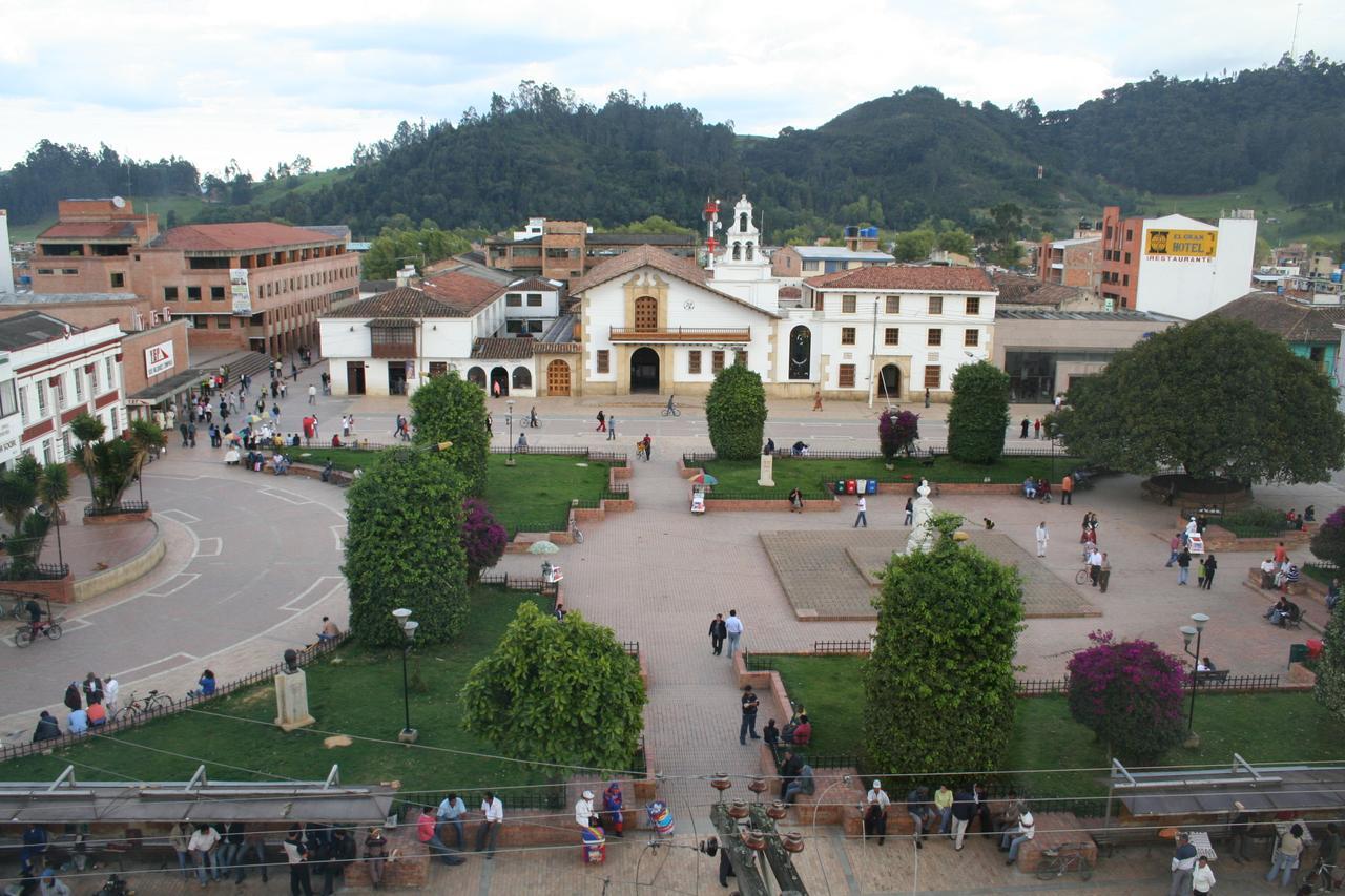 Hotel El Portico De Chiquinquira Exterior foto